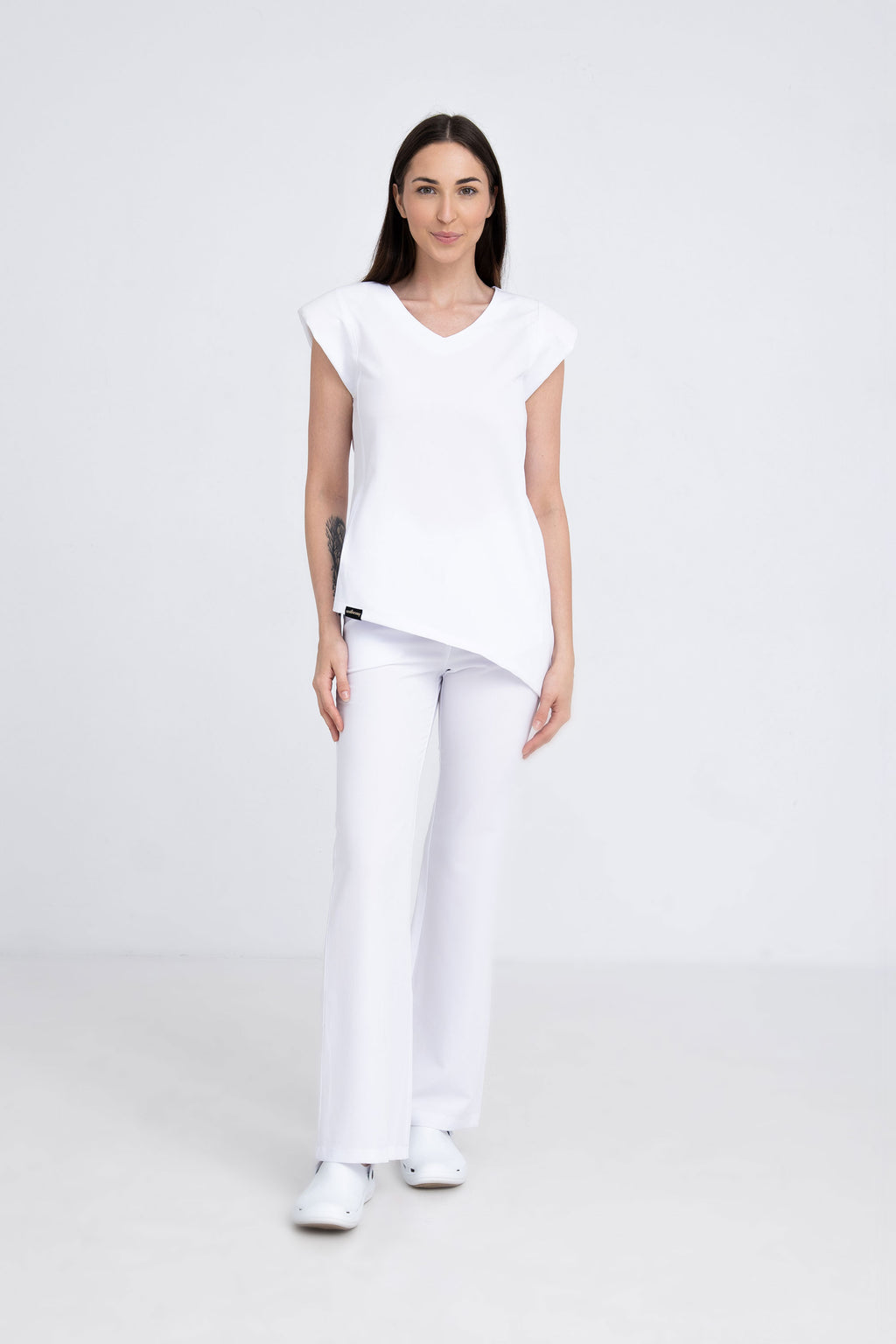 Medyczne spodnie damskie dzwony - kolor white