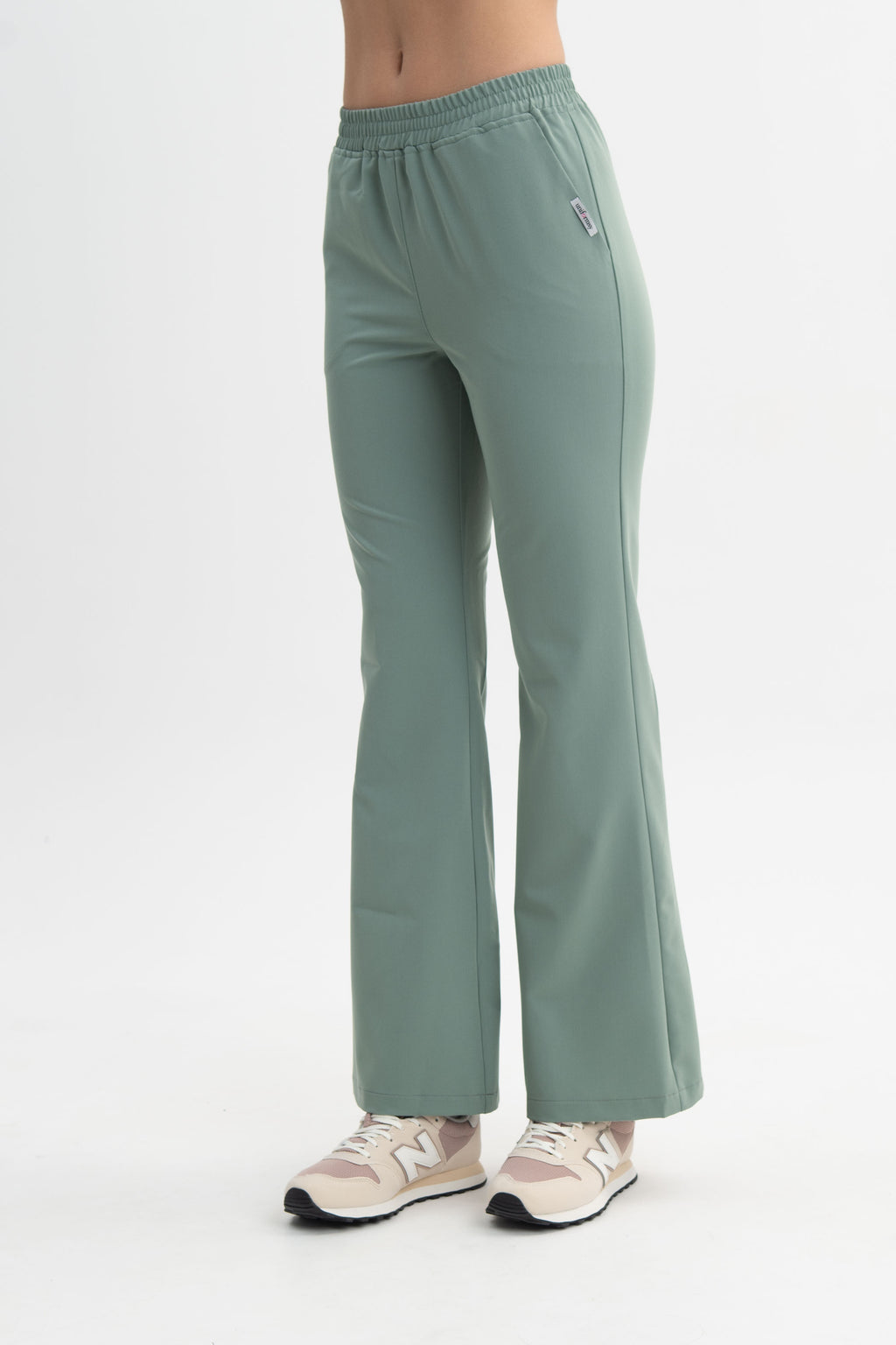 Medyczne spodnie damskie dzwony - kolor lily pad