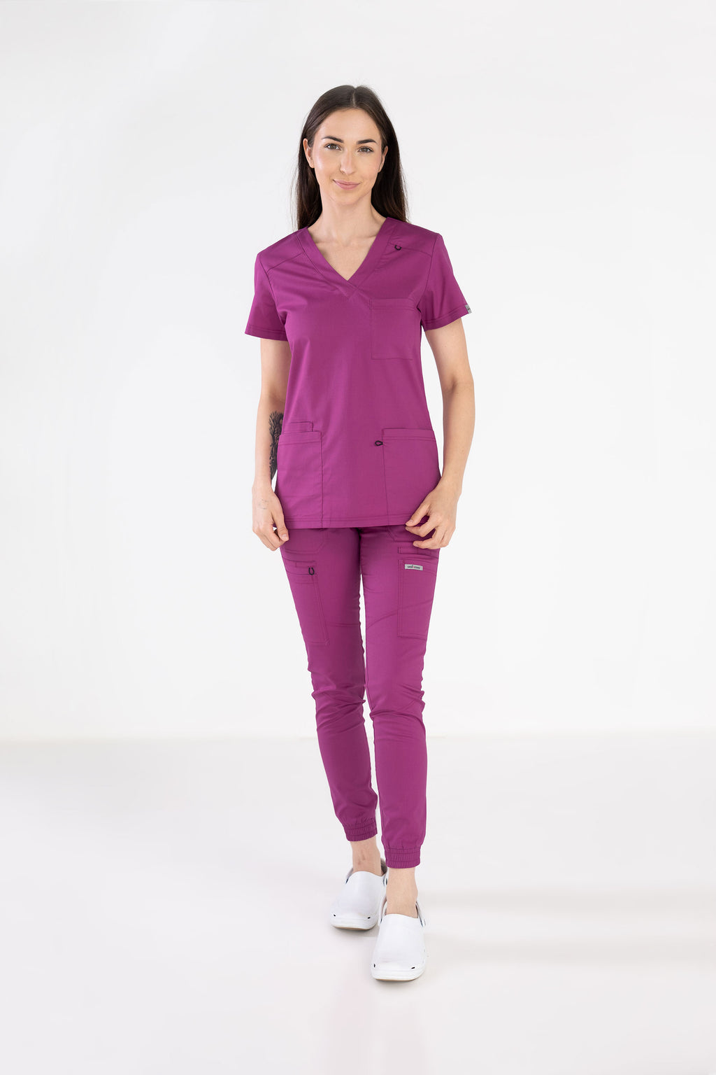 Medyczne spodnie damskie joggery  - kolor fuksjowy